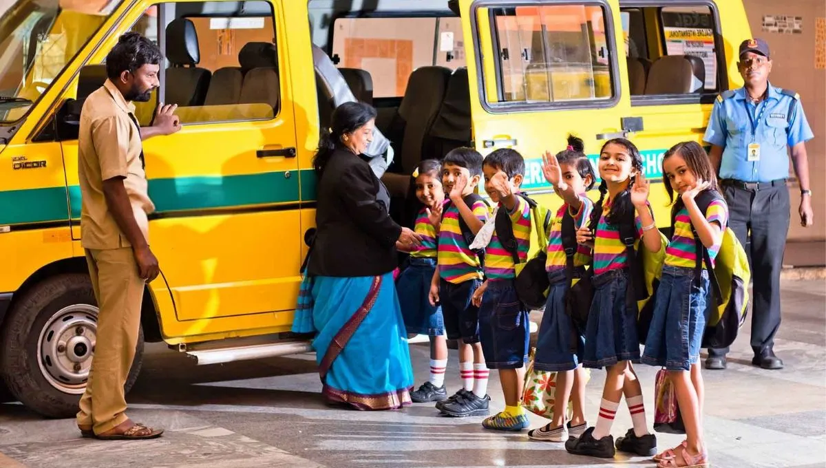 रोजगार आणि सुरक्षेचा अनोखा मेळ: स्कूल व्हॅन धोरणाची रोचक माहिती आली समोर!