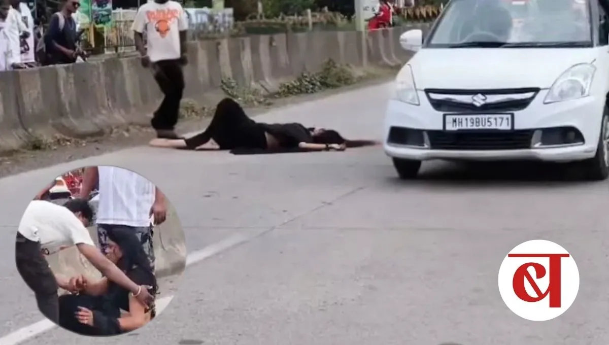 buldhana news video drunk woman shouting road viral